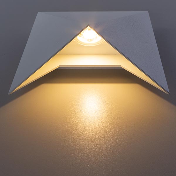 Настенный светильник Arte Lamp Busta A1609AP-1WH, арматура белая, плафон металл белый, 17х5 см - фото 1
