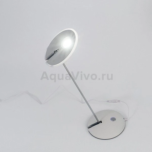 Офисная настольная лампа Citilux Ньютон CL803030, арматура белая / хром, плафон пластик белый, 15х15 см - фото 1
